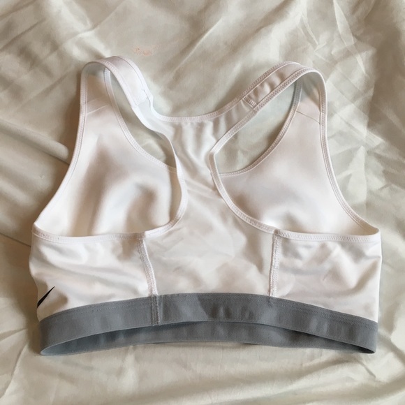 White Nike Dry Fit Sports Bra Size small - Picture 3 of 4