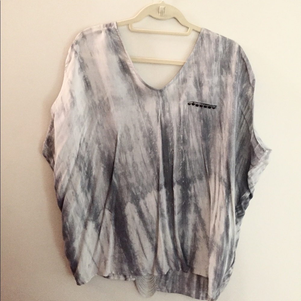 Bloomingdales Ribbed Back Top - Picture 2 of 7