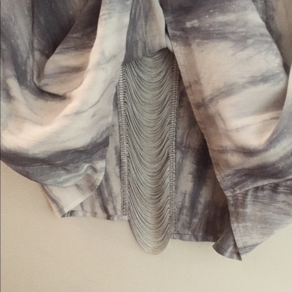 Bloomingdales Ribbed Back Top - Picture 6 of 7