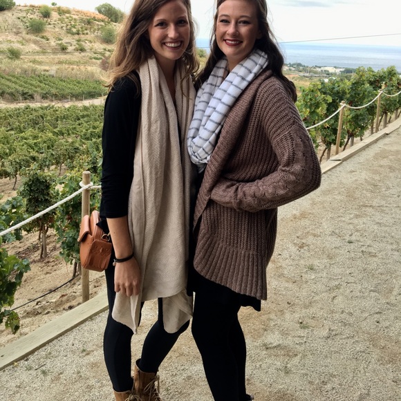 Meet your Posher, Ansley - Picture 4 of 6