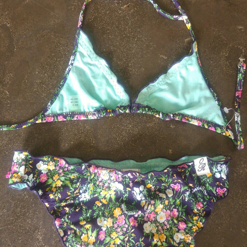 Bikini - Picture 3 of 3