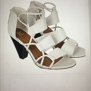 NWOT Vegan leather heels Size 7.5