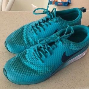 NIKE WOMENS size 9.5 in great condition