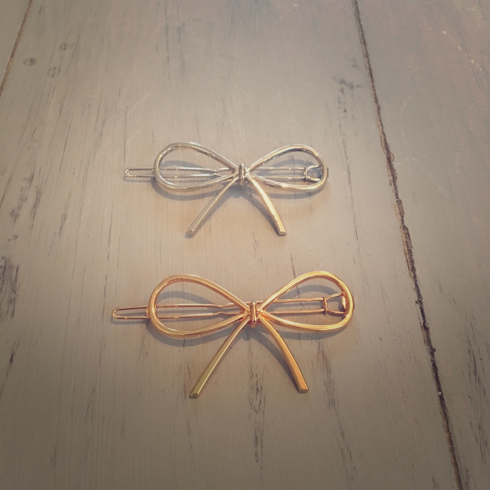 🆕 Silver or Gold Colored Bow Hair Clip