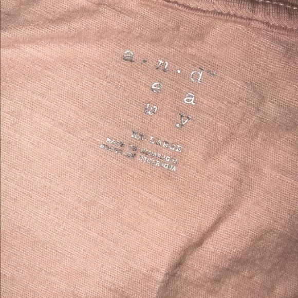 Calm Pink V-Neck. - Picture 2 of 2