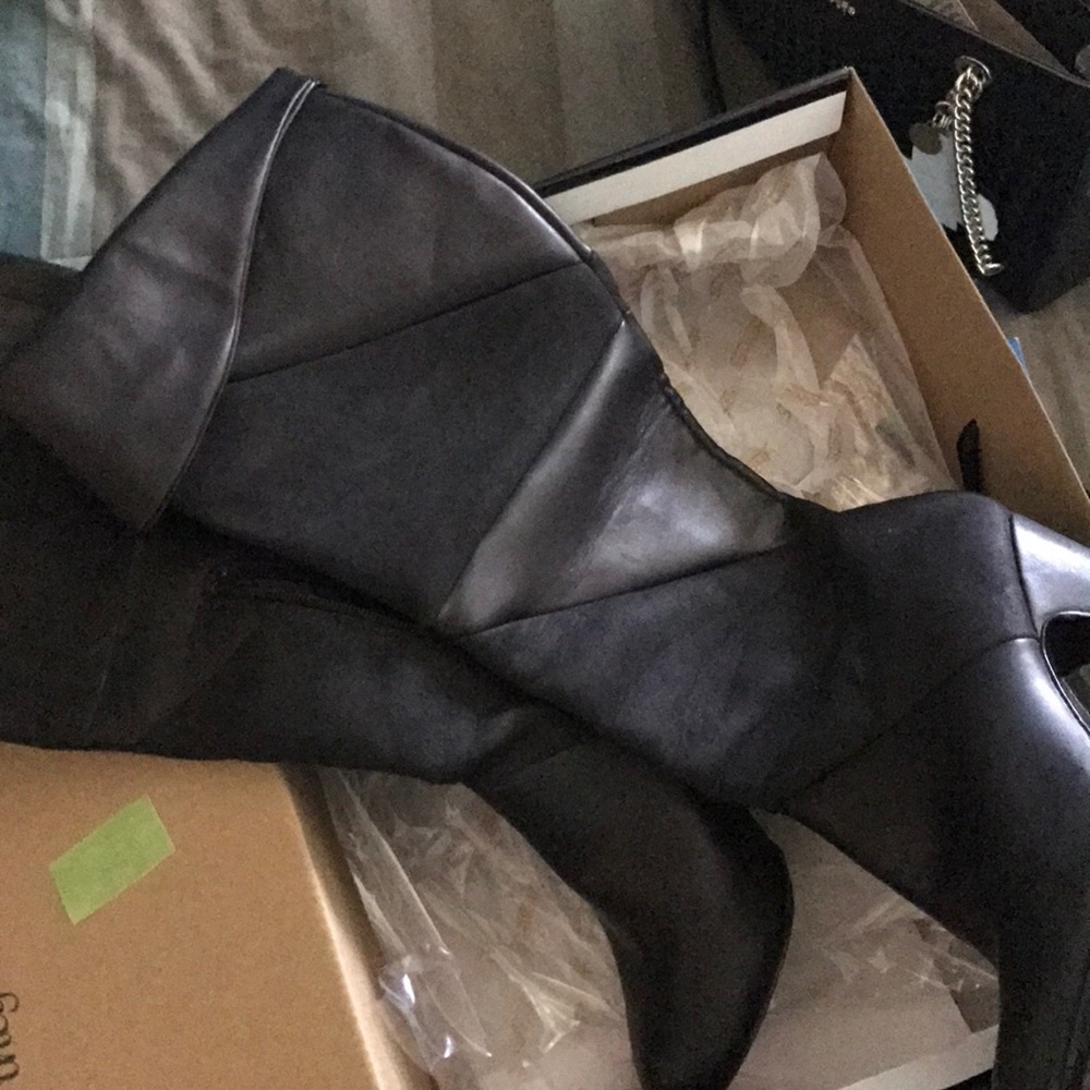Black heeled boots