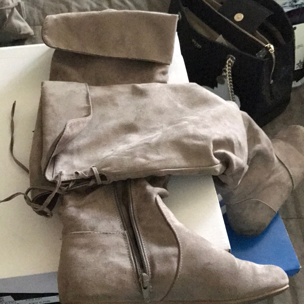 Back tie boots