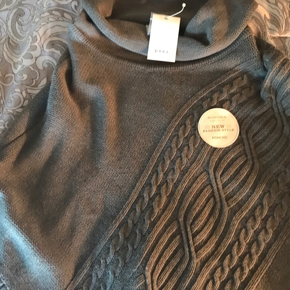 Poncho - Picture 3 of 4