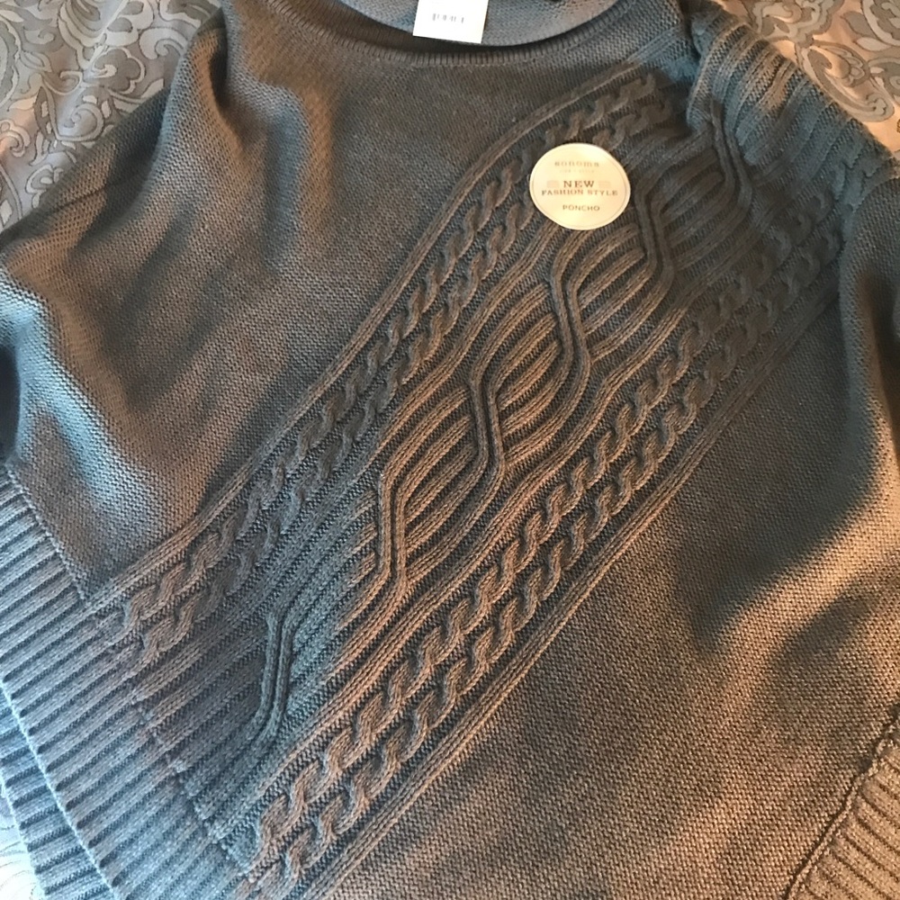 Poncho - Picture 4 of 4
