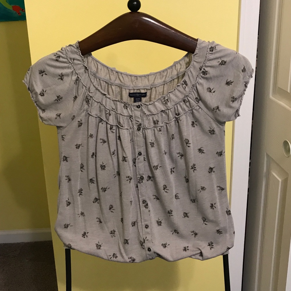 Grey flower print American Eagle top.