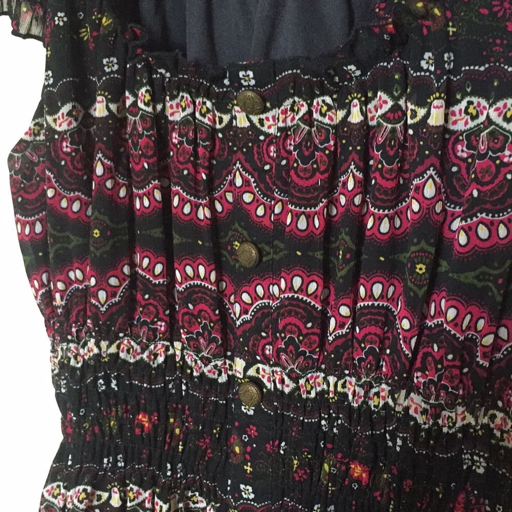 Colorful top with cute button detail