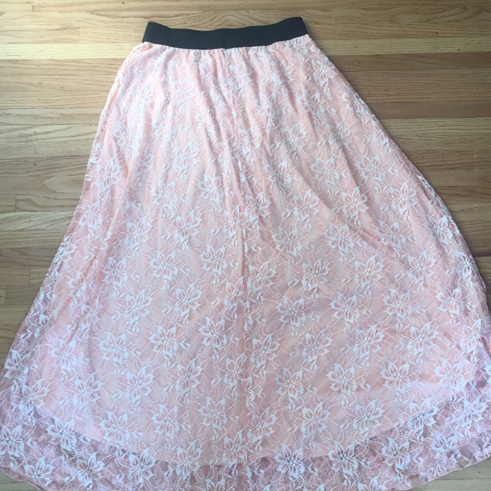 ⭐️⭐️⭐️LULAROE LUCY SKIRT⭐️⭐️⭐️