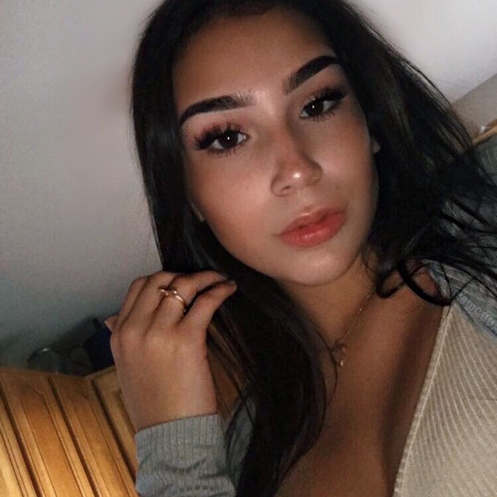 MEET YOUR POSHER!💕💕