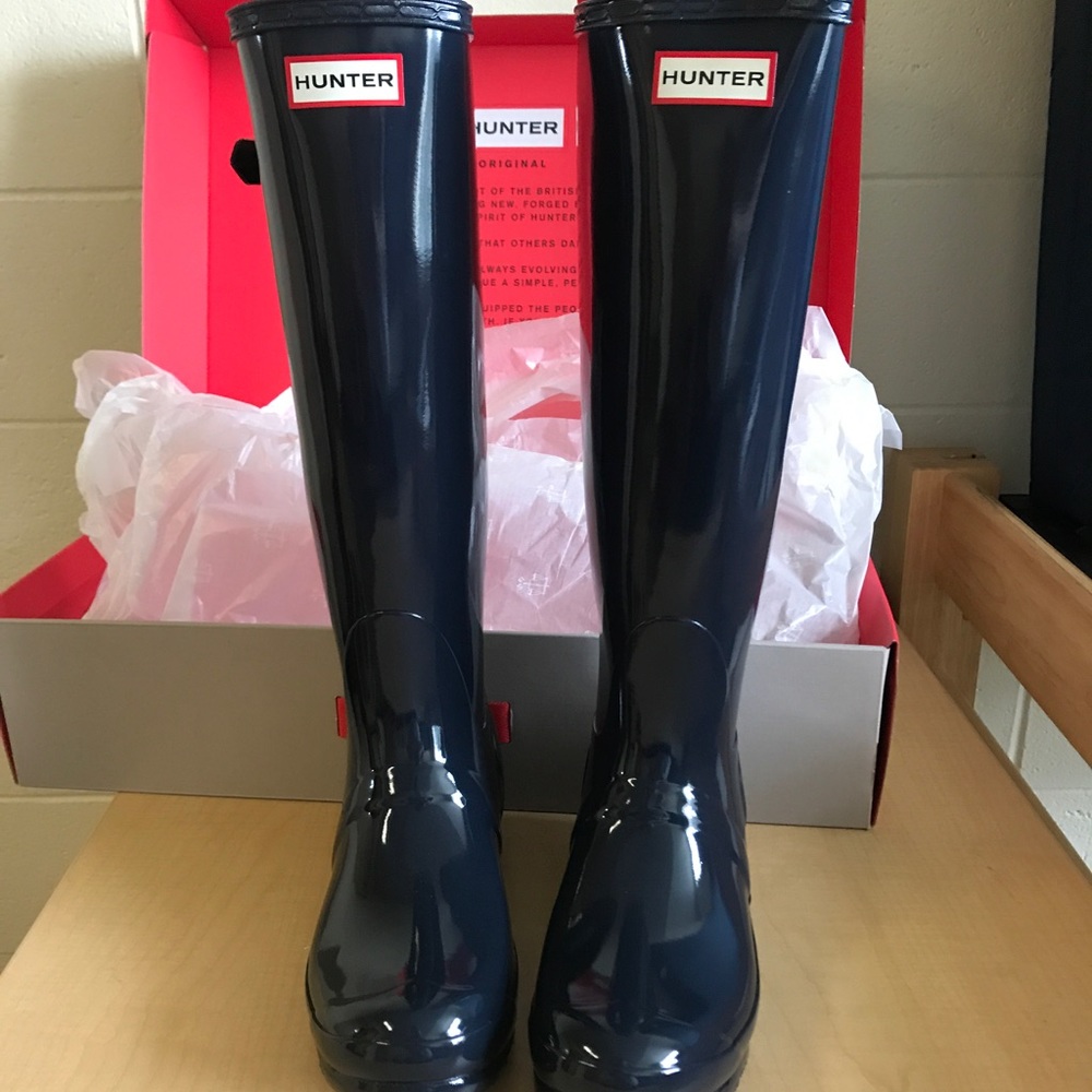 NWT navy hunter boots NWB