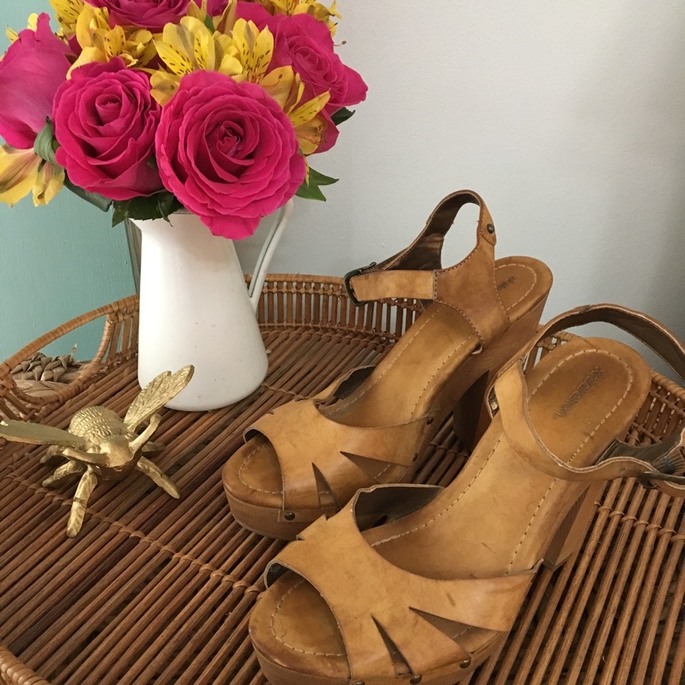✨  LAST CHANCE✨  Wooden Platform Heels