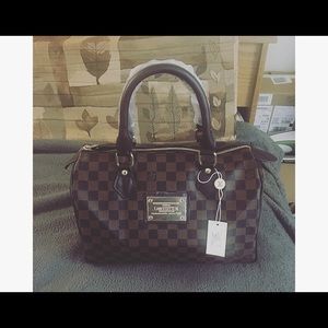 Lovely checkered purse