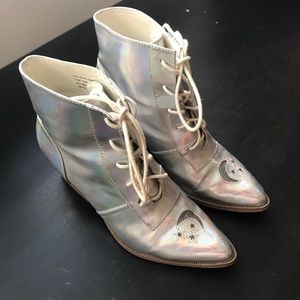 Holographic Y.R.U. Aura boot