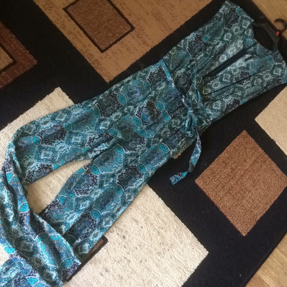 Blue/green low neck jumpsuit
