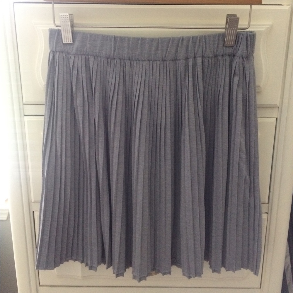 Club Monaco pleated grey skirt