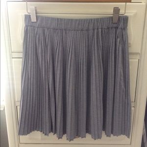 Club Monaco pleated grey skirt