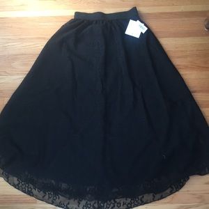 ⭐️🎉BNWT LULAROE LUCY SKIRT ALL BLACK🎉⭐️