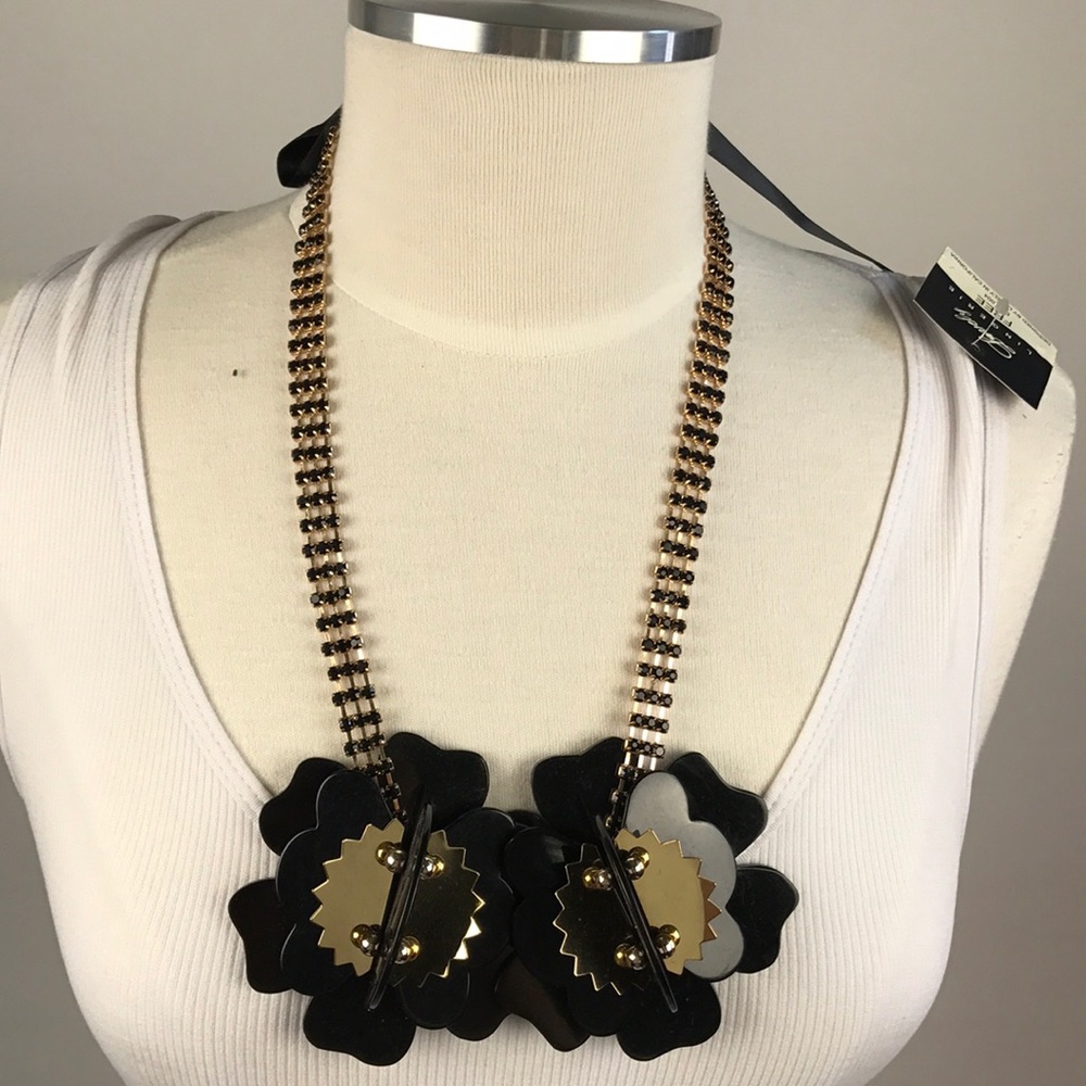 🛍 Golden bead flower necklace
