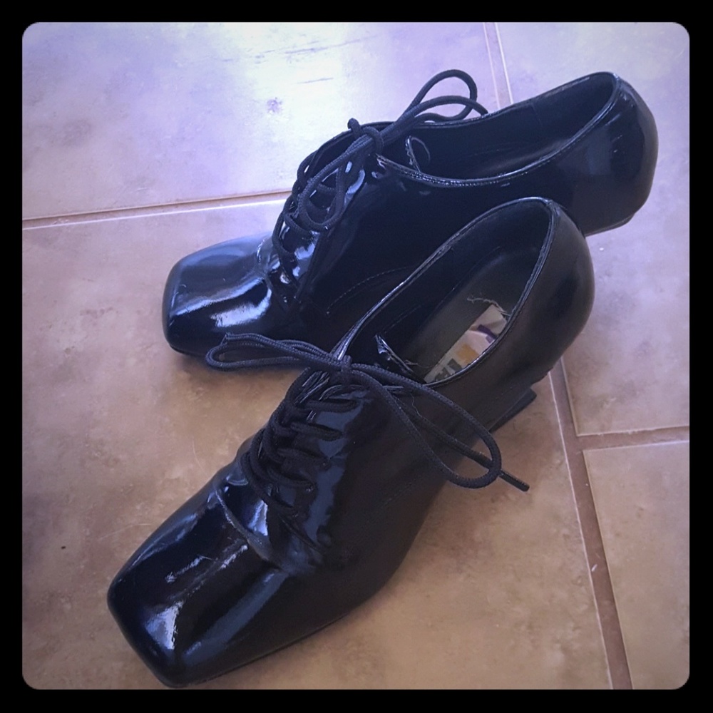 Halloween witchy shoes size 6