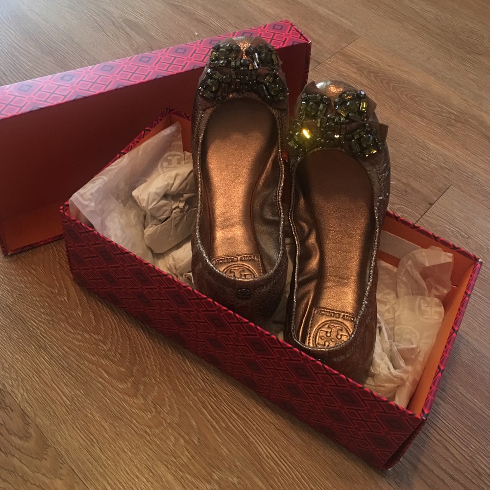 SOLD!!! NEVER WORN TORY BURCH Azalea Ballet Flats