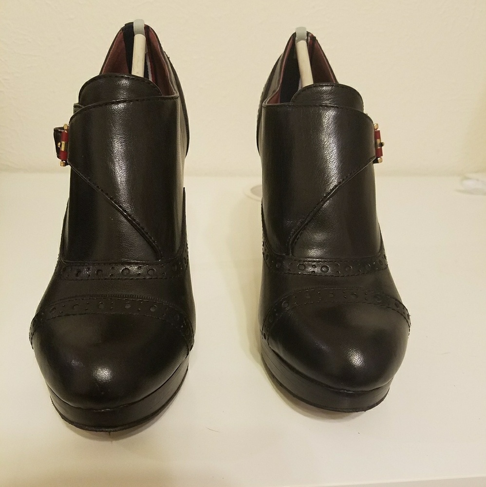 Tommy Hilfiger "Brithney" Pumps