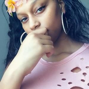 Meet your Posher, Yaya