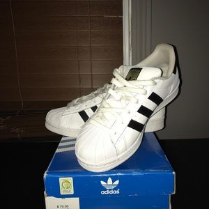 Adidas Originals Superstars Size 7 (9 Wo.)