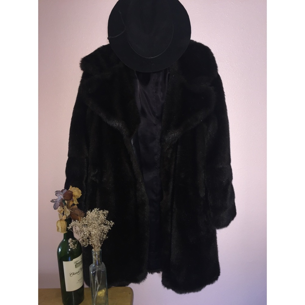 VINTAGE Faux fur coat