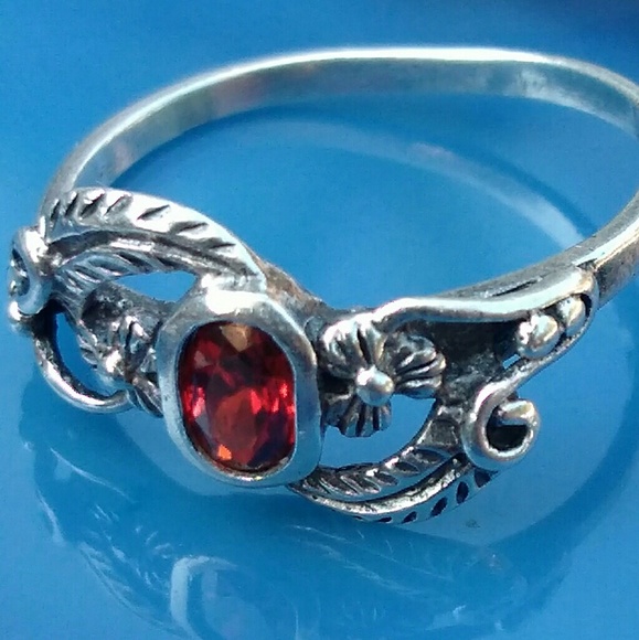 VINTAGE Sterling Silver Bezel Set Juicy Red NATURAL Gemstone Feather Detail Ring - Picture 3 of 8