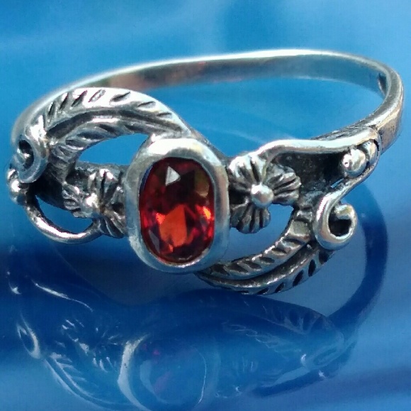 VINTAGE Sterling Silver Bezel Set Juicy Red NATURAL Gemstone Feather Detail Ring - Picture 6 of 8