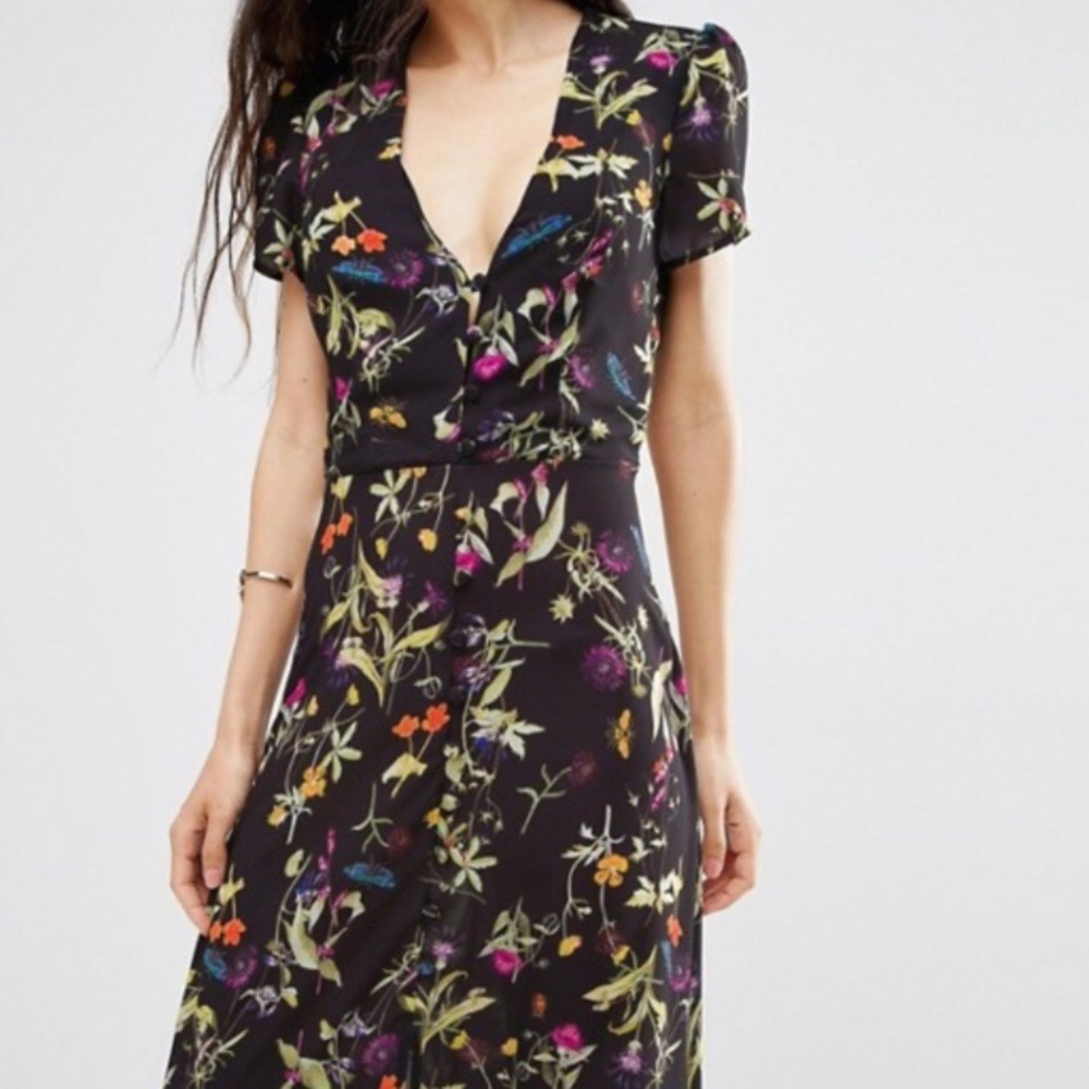 Gorgeous floral maxi dress.