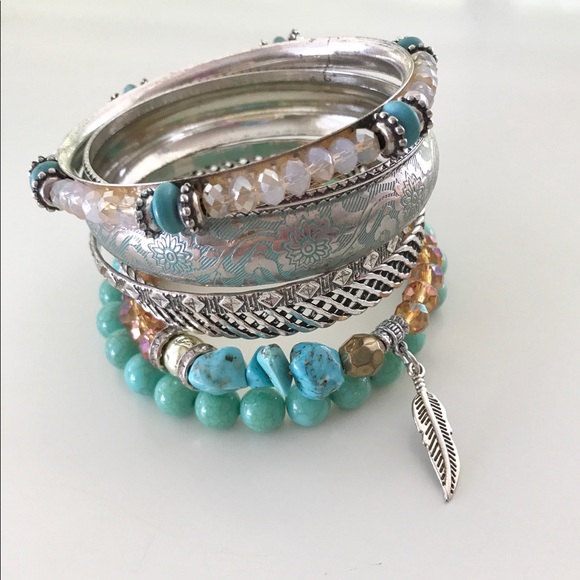 Turquoise Necklace and Bracelet Set - Picture 2 of 4