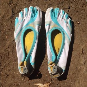 Vibram five fingers slip on shoes