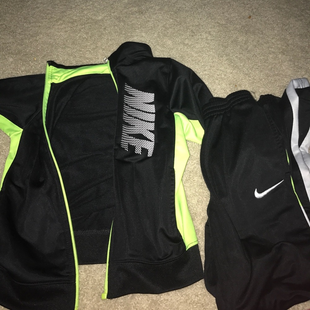 Boys nike tracksuit euc