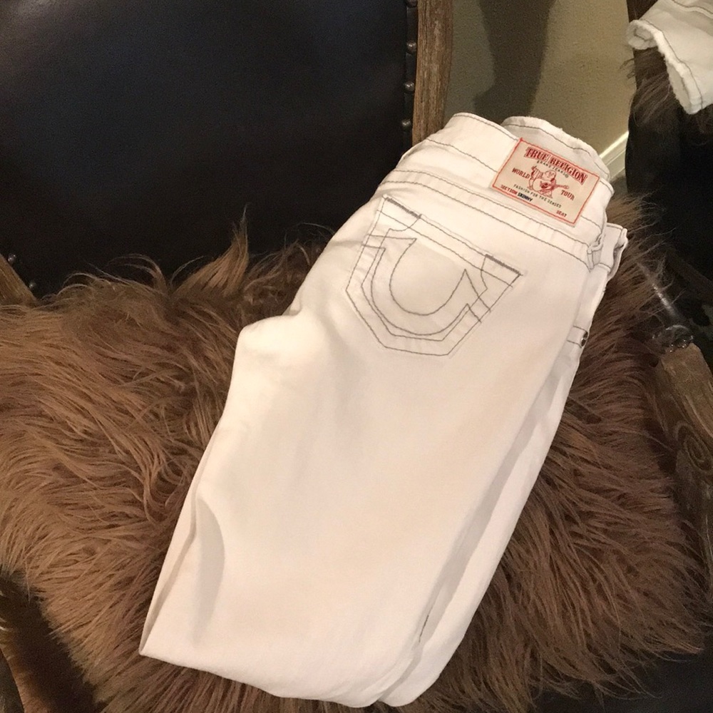 White denims jeans