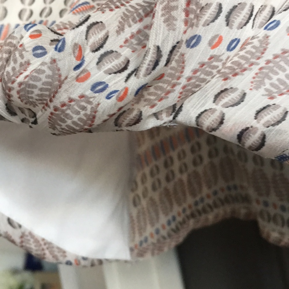 Beautiful New patterned shirt - Picture 3 of 3
