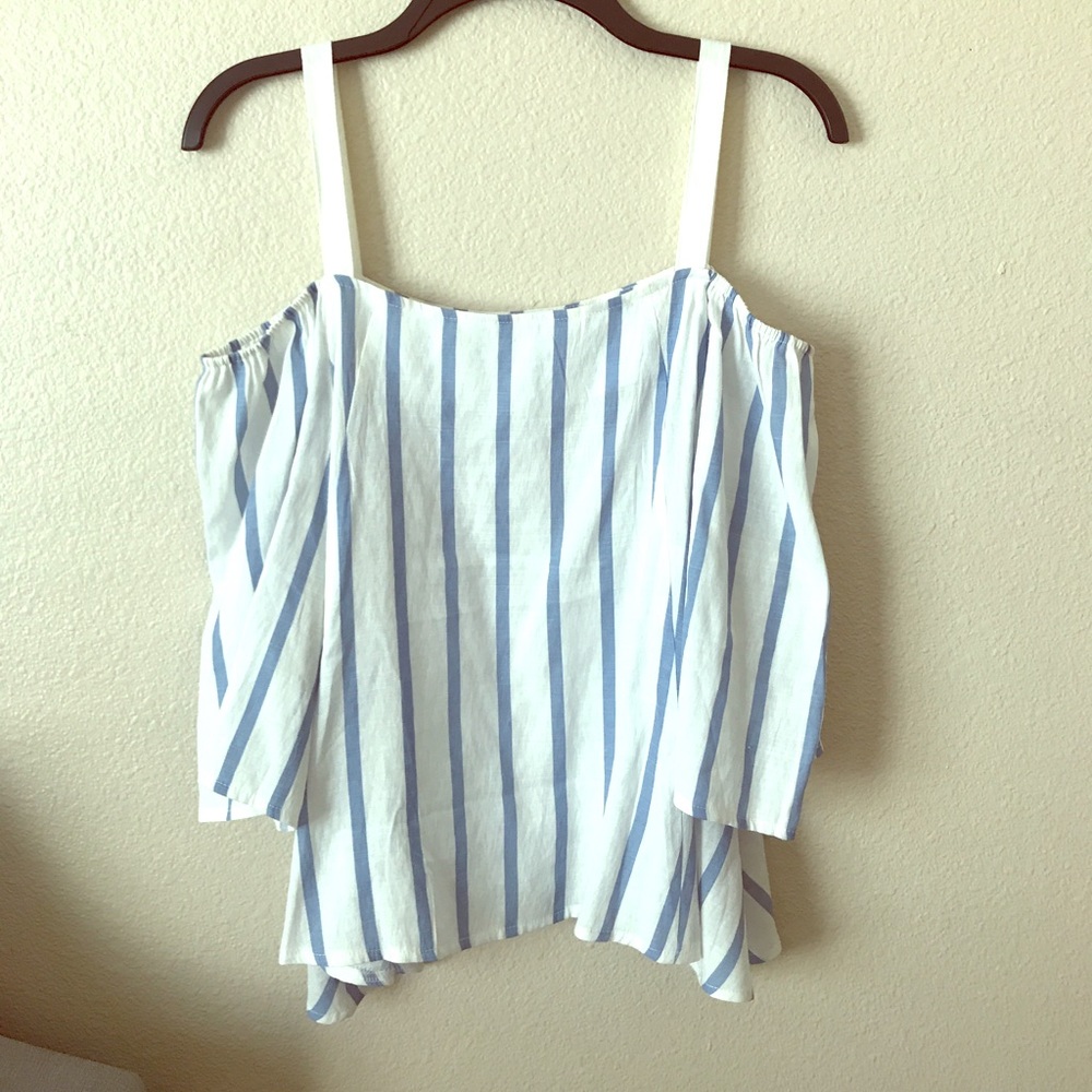 ❌Sold❌ Off the shoulder top!