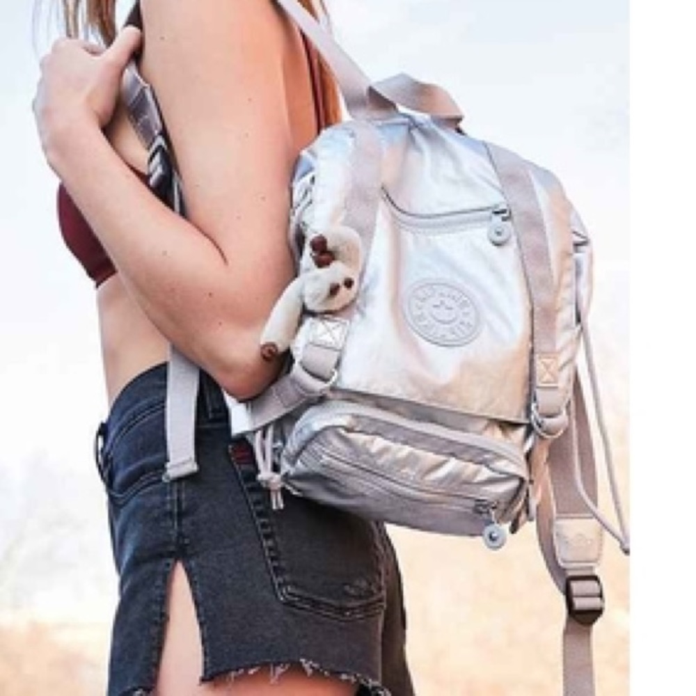 🦄BNWT Kipling Joetsu Silver Metallic backpack