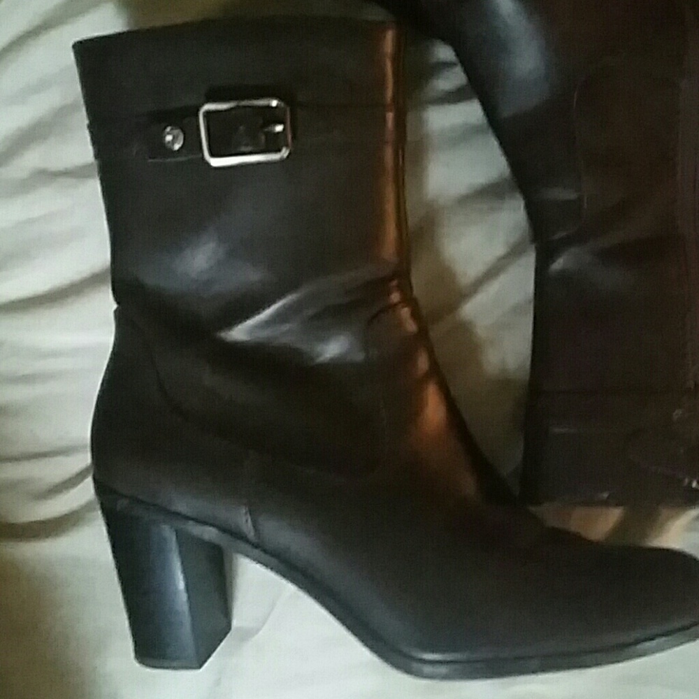 Brown Tommy Hilfiger booties