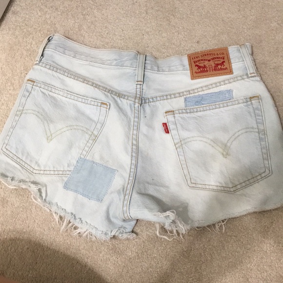 Levi's Cheeky Shorts sz 26 - Picture 2 of 2
