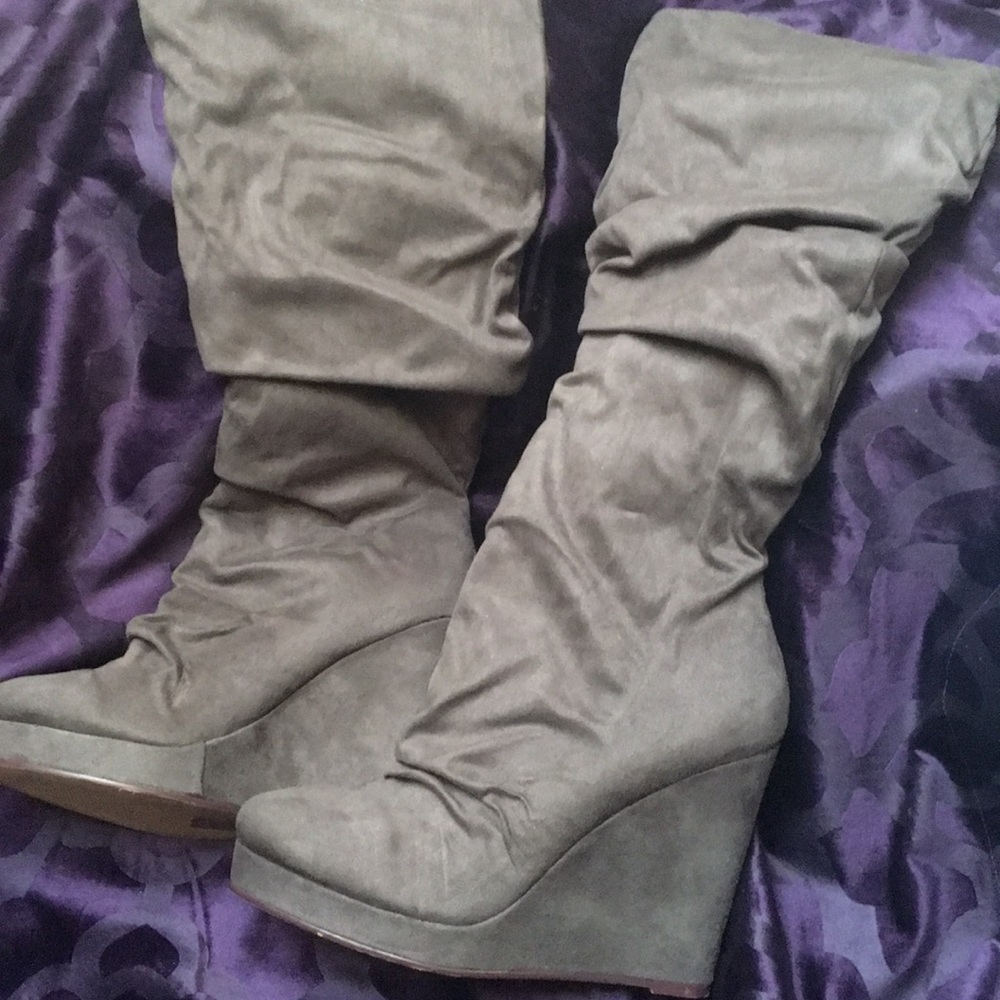 WEDGE BOOTS