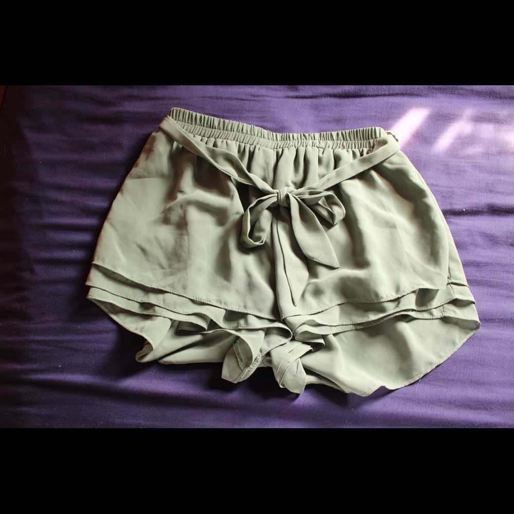 Flowly shorts with tie belt