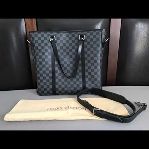 Louis Vuitton Men's TADAO PM (Damier Graphite)