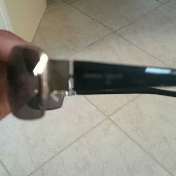 Sun glasses - Picture 2 of 2