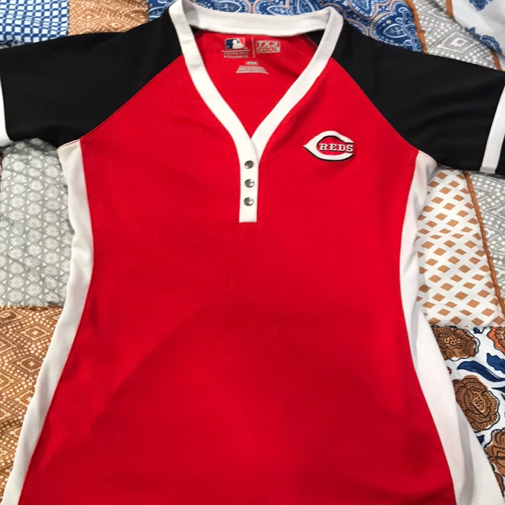 Reds jersey shirt size MED