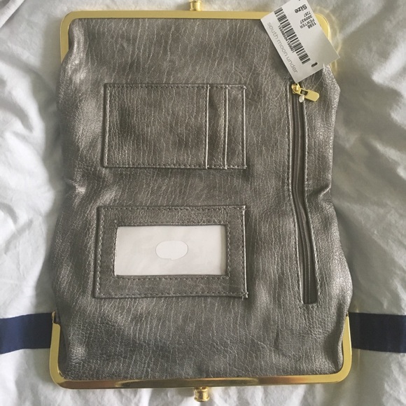 Silver magnetic wallet clutch - Picture 2 of 2